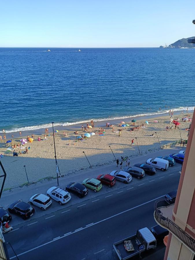 شقة Casa Di Noemi - Seafront With Parking سافونا المظهر الخارجي الصورة